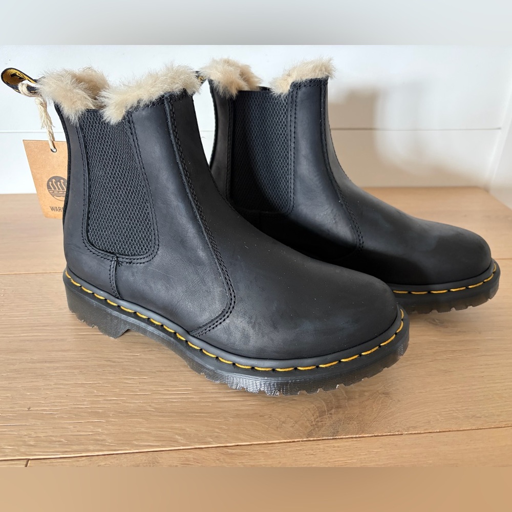 NWT Dr. Martens Women's 2976 Faux Fur Lined Chelsea Boots | US 8